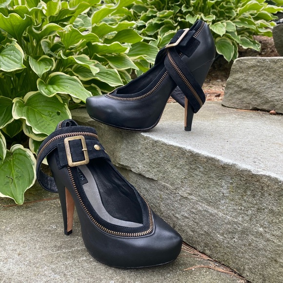 New Black leather heels w/ zippers & ankle straps - Picture 5 of 11